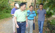 江门市病媒生物防制协会专家深入江海社区农村指导灭蚊行动
