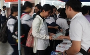 江门市药学会在旅游学校举行食品药品安全进校园宣传活动