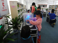 广州市青少年科技中心科普大篷车走进广州少年儿童图书馆