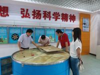 惠州市惠阳区科协对青少年科技体验中心展品进行检修