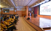 张德良教授到江门市新会尚雅学校作《神奇万能的冲击波》科普报告