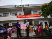 广东省土木建筑学会来韶献爱心 万元物资捐给贫困学校